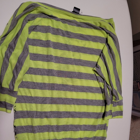 3/4 Sleeve Green and Grey Striped Top - Picture 3 of 3
